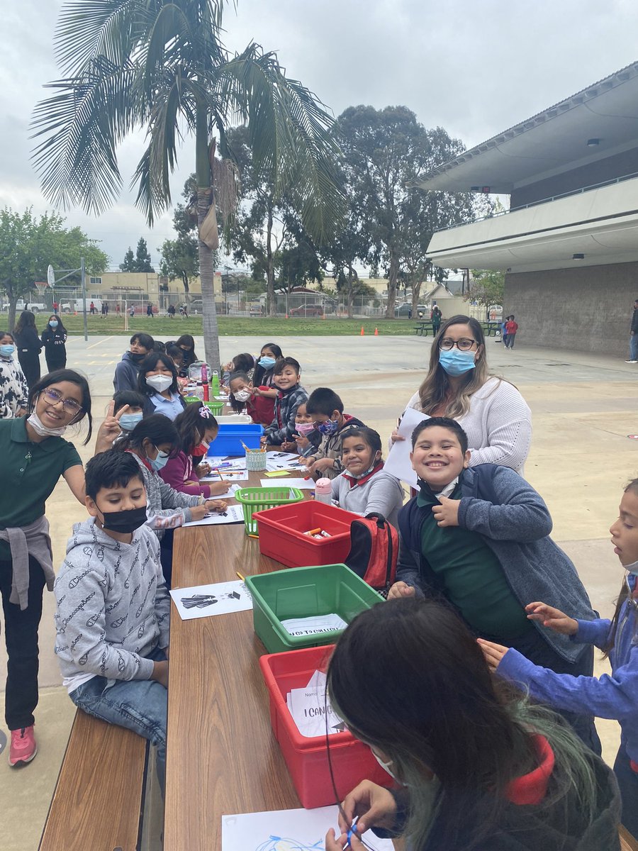 Lowell School Counselors hosting a lunch activity bringing awareness to our students on being college & career ready! @SAUSDCCR @DrRebeccaPianta @LowellElementa6  @MyCASC