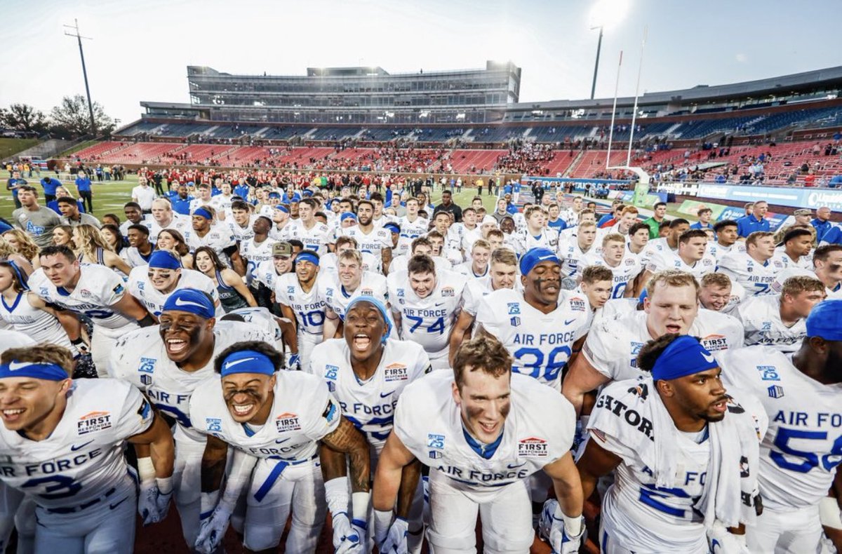 tgoodly6's tweet photo. WOW! After amazing convos with @CoachLobotzke @_trackside_ I am truly blessed and honored to receive D1 offers from @AF_Football and @AF_TFXC⚡️ #LetsFly  @westlakeramfb @A_Good_30 @Epsblaze7v7 @samspiegs @WLCoachHudson @RivalsNick @BHoward_11 @CallMeCoach_11 https://t.co/LRyPZGqr5R