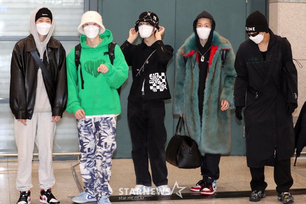 P1HCAFE's tweet photo. [ ARTICLE ]
P1Harmony 'says hello to their fans in a cool way!' [VIDEO] (*in link)

➕ https://t.co/6d1E7SyOtb

#P1Harmony #피원하모니 @P1H_official @P1H_members https://t.co/7lroKCEZ6x