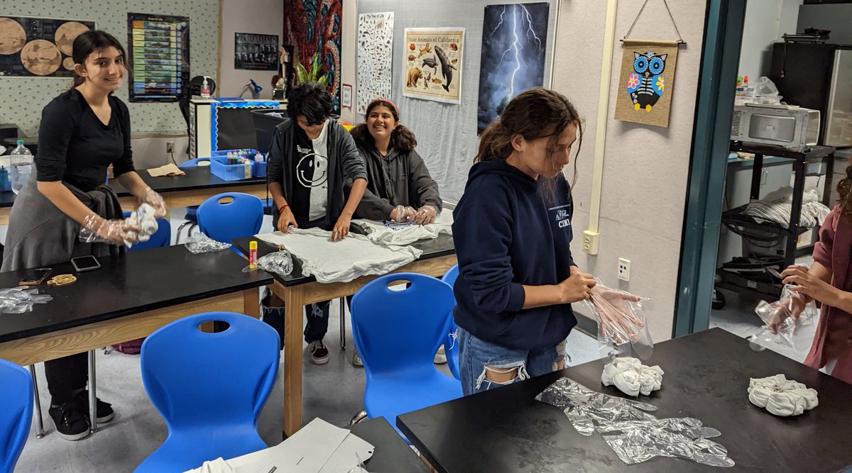 Students and staff had a great time tie dyeing 7th grade t-shirts.  Thanks for organizing this <a href="/jennyAfinny/">Jenny Finnegan</a> !
 <a href="/hillsdalepride/">Hillsdale Middle</a> <a href="/CajonValleyUSD/">CajonValleyUSD</a>