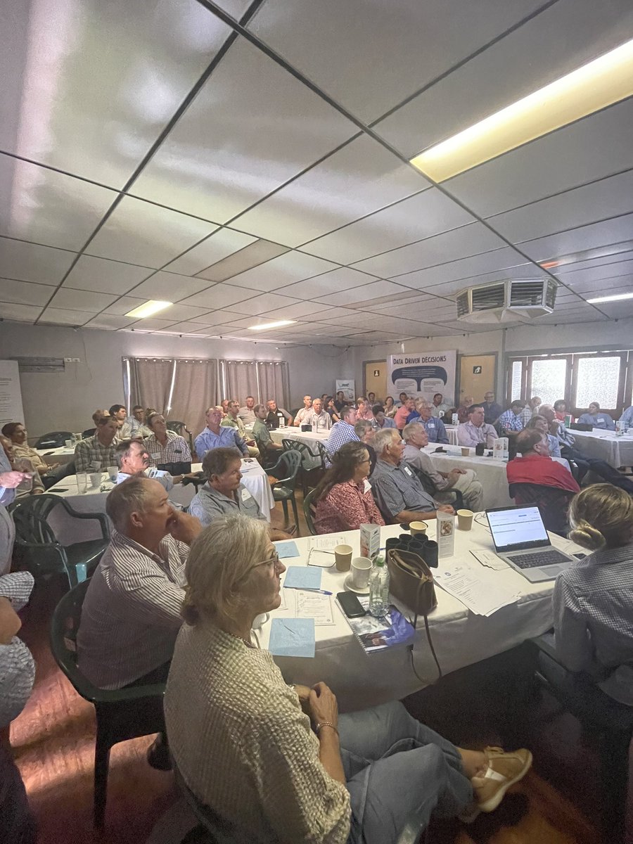 JarrodLees's tweet photo. @PeteMcGil talking all things eating quality with some #naturesfresh from #OakeyBeefExports with a mock sensory session to boot. What we learned from sample 2 - high ossification = tough meat! @ERS_UNE https://t.co/EEs9E5IP27