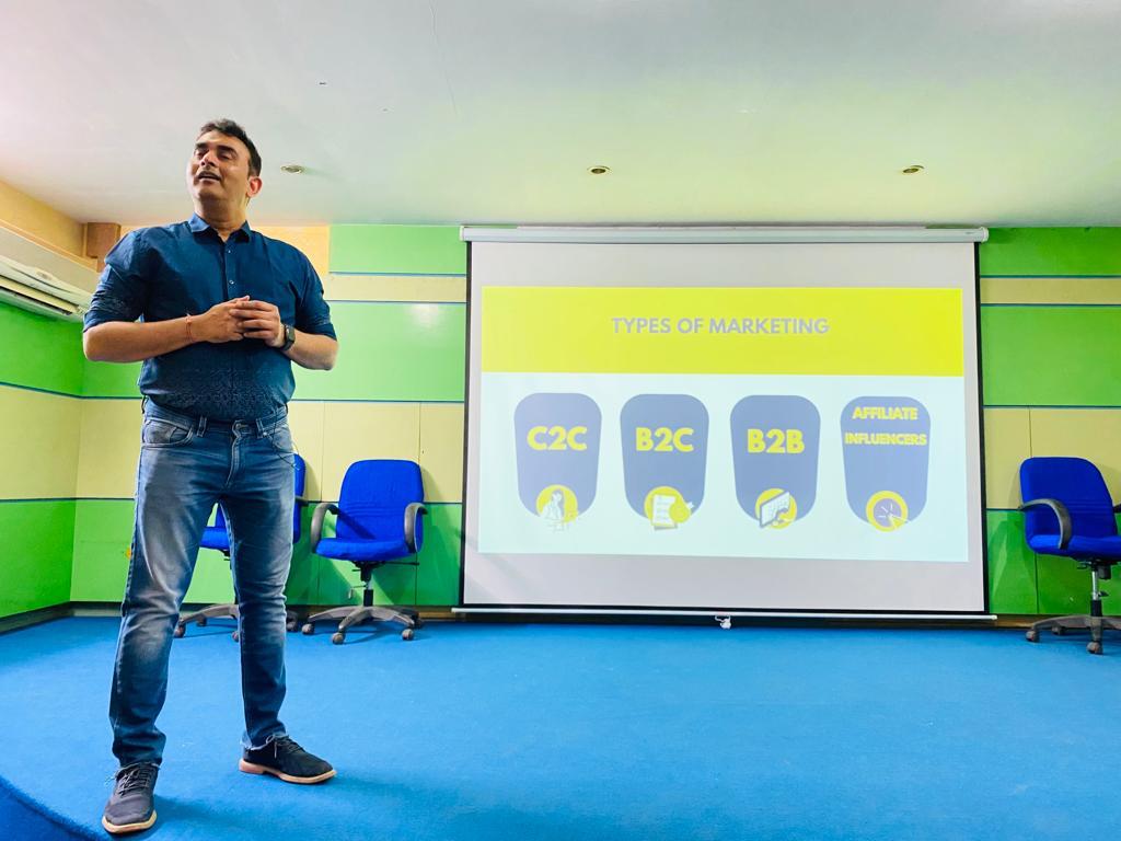 IndiraPgdm's tweet photo. Guest session on B2B Marketing by extremely experienced and inspiring Mr. Ashish Dalia, CEO and Chief Business Strategist at “I Knowledge Factory Pvt. Ltd (IKF). One of the most sought out digital branding and marketing agency.
#iimpgdm #inspiredstudents #motivatedstudents #igi https://t.co/cde9bN6sTy