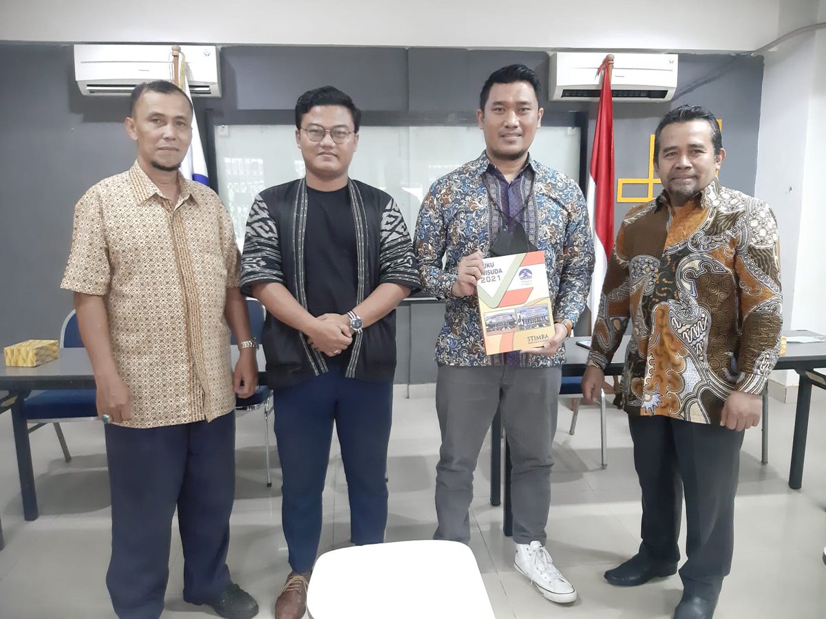 kampusstimra's tweet photo. Halo semuaaa ..🤩
Pada hari Jum'at, 25 Maret 2022, STIMRA telah melaksanakan pelantikan dan peresmian Ketua ILUNI TA 2022 😉 ..
Selamat kepada M. Husni selaku ketua ILUNI TA 2022, Semoga dapat menjalankan tugasnya dengan amanah https://t.co/mm8hi0djmF