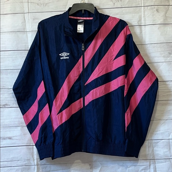 yanksgirl9600's tweet photo. So good I had to share! Check out all the items I'm loving on @Poshmarkapp from @laurenscloset31 #poshmark #fashion #style #shopmycloset #modernlux #umbro #friends: https://t.co/lPy8g5cDjB https://t.co/5wfyTP8TBK