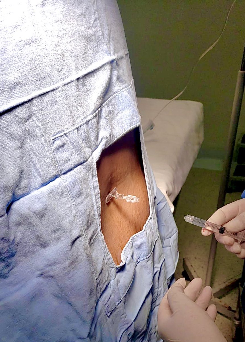 Carnestesiologo's tweet image. Digo, está bien que se sube de peso en el embarazo pero no se cuelguen…
22 años, 125kg (se comió toda la Aguja) 
#anestesiaobstetrica #anestesiaespinal