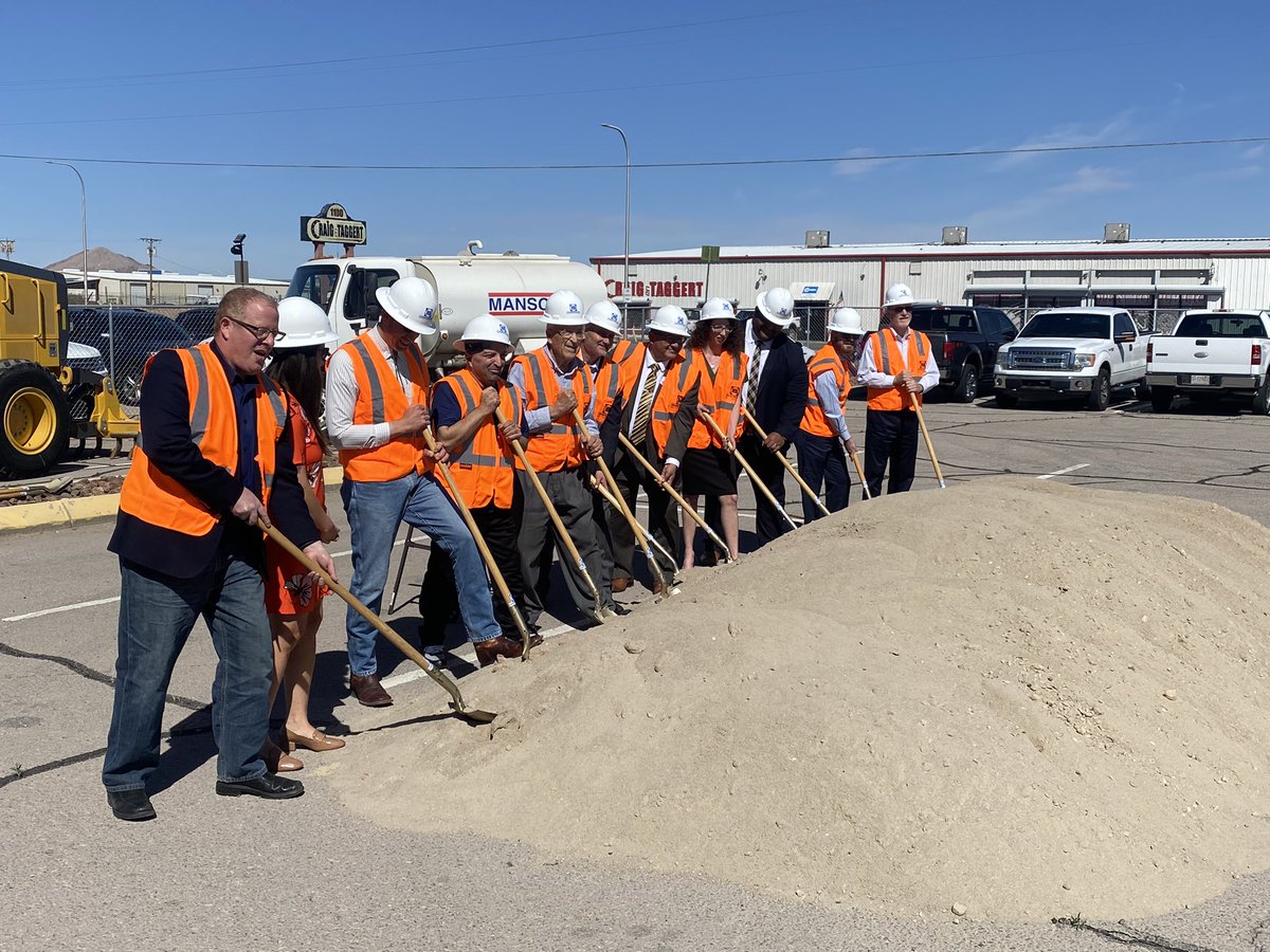 CasaDPeregrinos's tweet photo. We'd like to express our gratitude to everyone who joined us at our groundbreaking ceremony today. This is a new era for our community. Thank you! #CdPfeedsLC #CDPCares #endhunger #FoodInsecurity #lascruces https://t.co/6jF6nXExmA