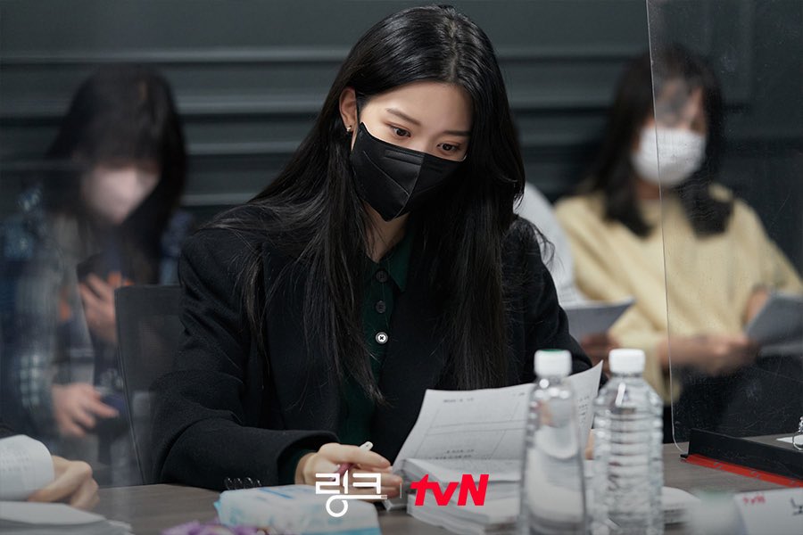 tvN shares photos from first script reading session of #Link with #YeoJinGoo #MunKaYoung #SongDeokHo #LeeBomSori. The fantasy romance drama is confirmed to start airing on 16 May after #MilitaryProsecutorDoberman ends

#KoreanUpdates RZ