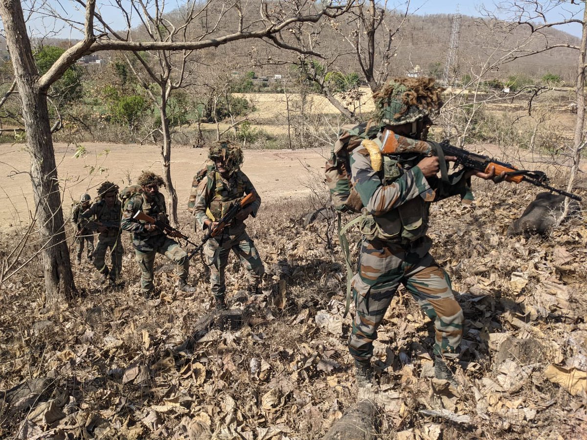 artrac_ia's tweet photo. #PowerThroughKnowledge
#CTW #MCTE conducted outdoor training to hone the skills of budding leaders of #IndianArmy to occupy defences in mountains &amp; operate in CI/CT environment. Best practices, survival skills &amp; need for innovation and aggressiveness in operations were instilled. https://t.co/QMdvssVy8U