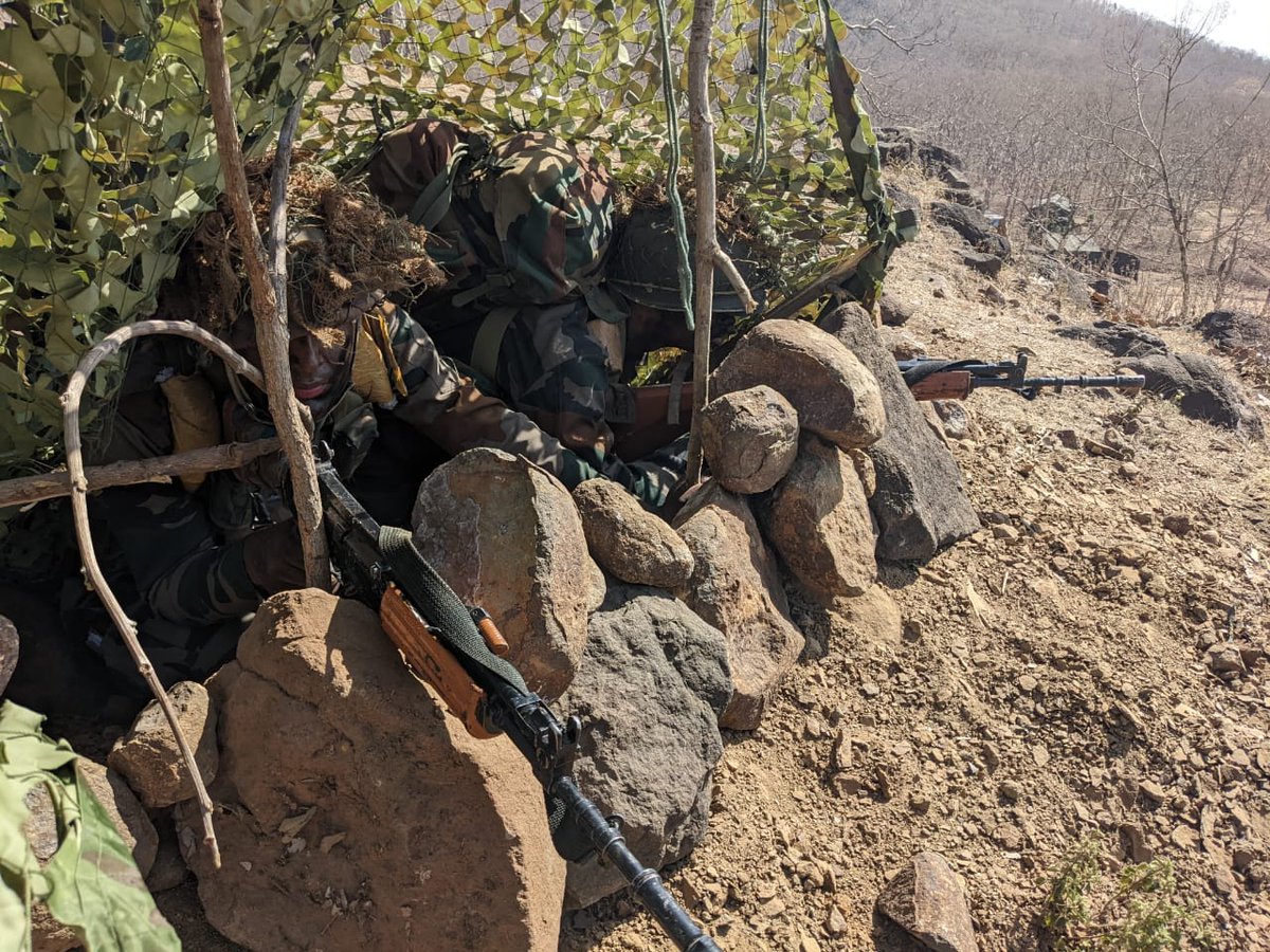 artrac_ia's tweet photo. #PowerThroughKnowledge
#CTW #MCTE conducted outdoor training to hone the skills of budding leaders of #IndianArmy to occupy defences in mountains &amp; operate in CI/CT environment. Best practices, survival skills &amp; need for innovation and aggressiveness in operations were instilled. https://t.co/QMdvssVy8U