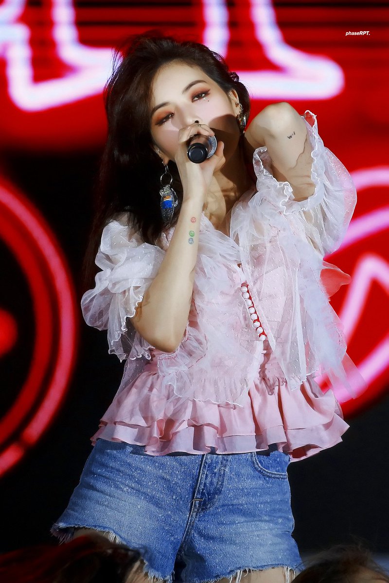 phaseRPT's tweet photo. #만우절 #AprilFoolsDay

#현아 #HyunA https://t.co/4H4KPZAy87