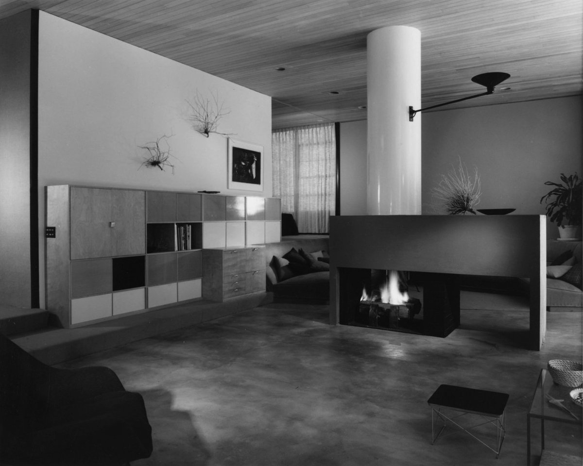 andreaparga7's tweet photo. CSH9. The Entenza House. California, 1950. Eames Architects. Ph. Julius Shulman. Source: The Getty Research Institute. https://t.co/995p9R90KN #interior #fireplace #casestudyhouse #californiahomes #visualclues #architecture #modernarchitecture #bn #photography #photoexploratory https://t.co/DAWpZ9aYTJ