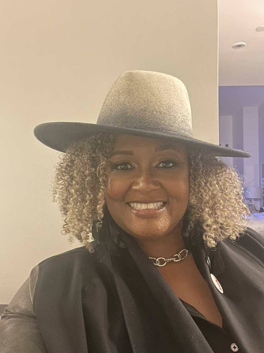 cherissmay's tweet photo. What a night! #beenseen exhibition @SchomburgCenter opening reception! Many thx Novella Ford for your beautiful curation and including my voice with all the dope photographers. I will properly post tomorrow. Right now I’m sleepy but couldn’t waste this beat by Irving Vaughan 🙌🏾 https://t.co/srDcxKzVuI