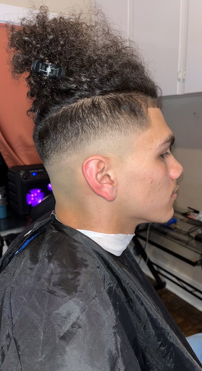 AnthonyLlanos8's tweet photo. Come get your next hair cut from me book now ✂️💈 https://t.co/nFTa08n1pG