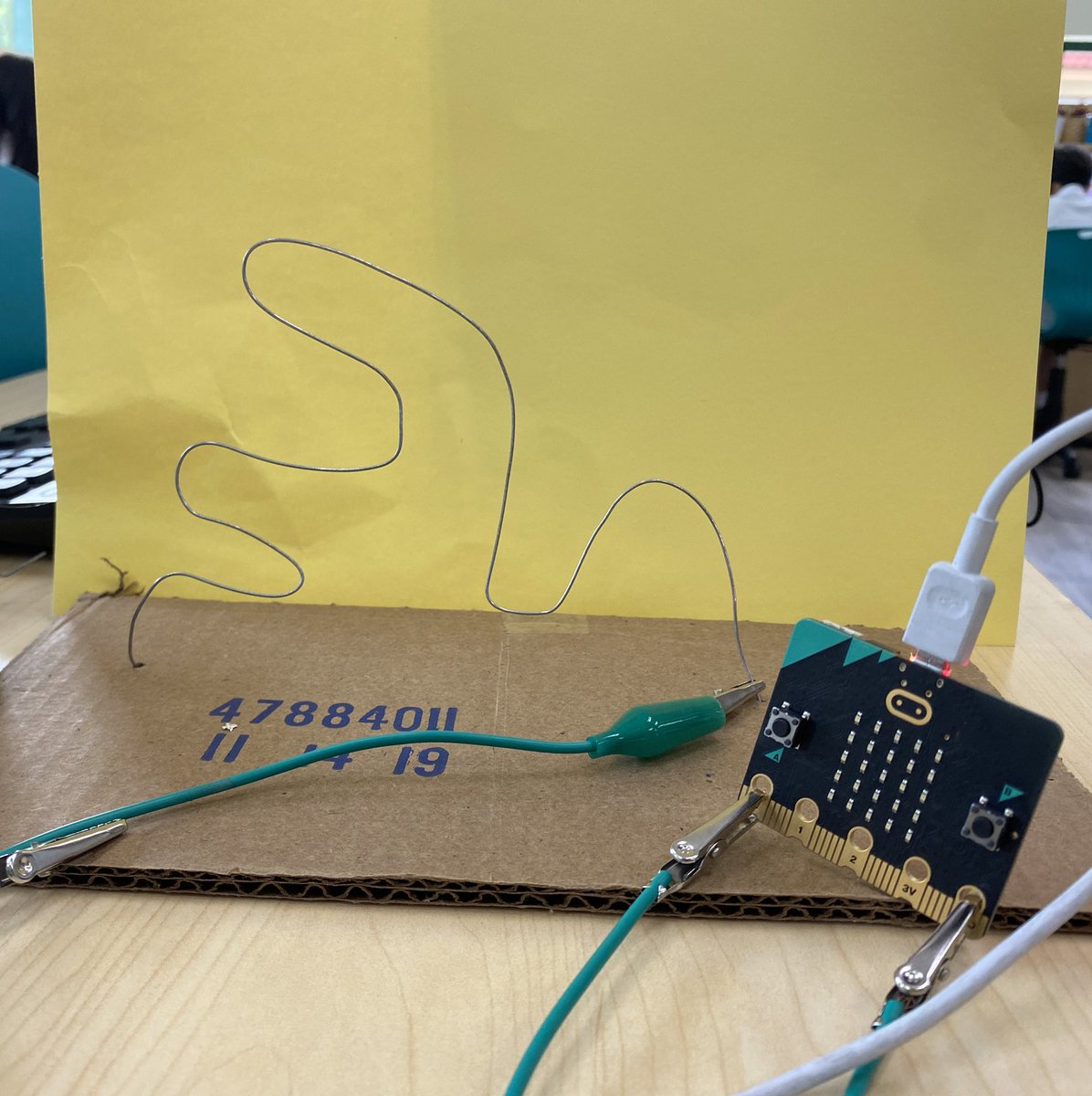 KLASS_Computing's tweet image. Y6 wire concentration games. Coded to ‘buzz’ & decrease your health by 1 each time you hit the wire.