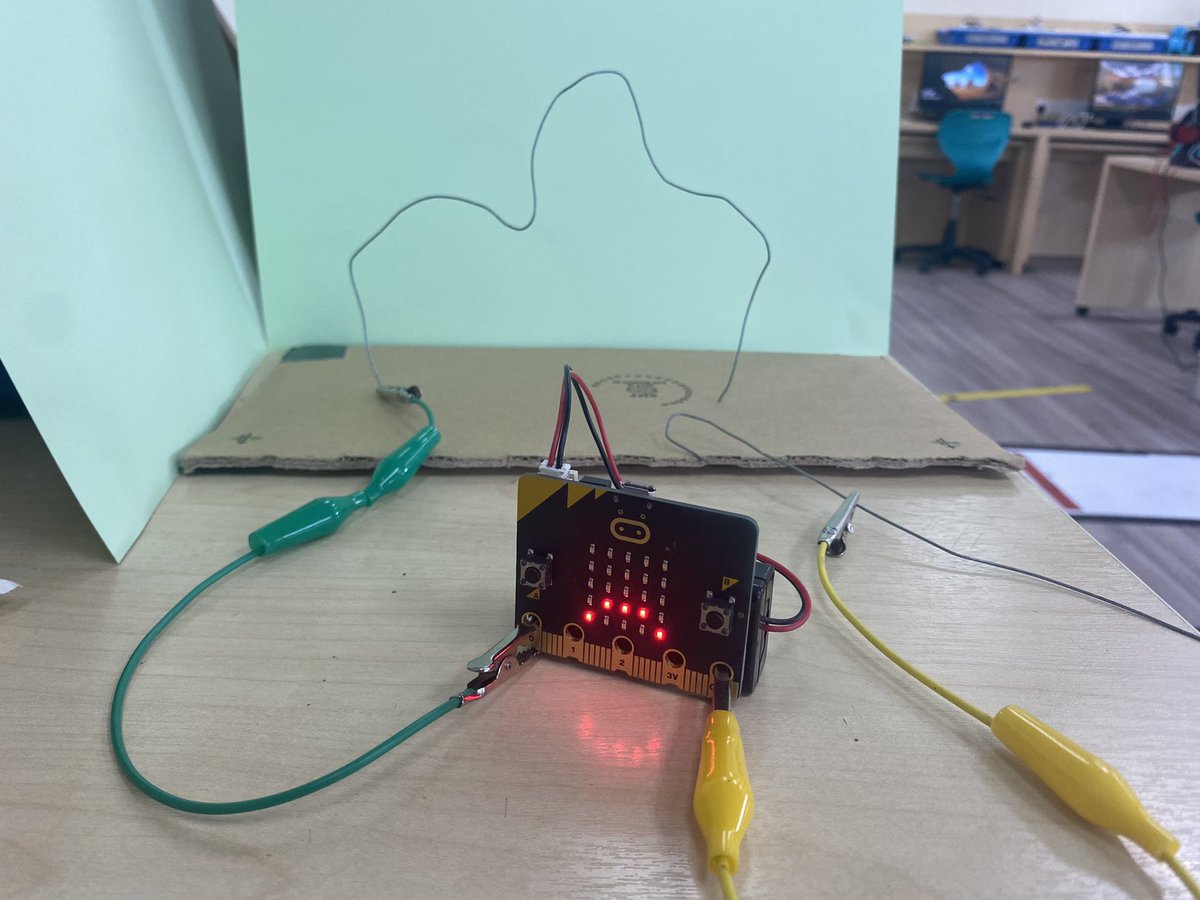 KLASS_Computing's tweet image. Y6 wire concentration games. Coded to ‘buzz’ & decrease your health by 1 each time you hit the wire.