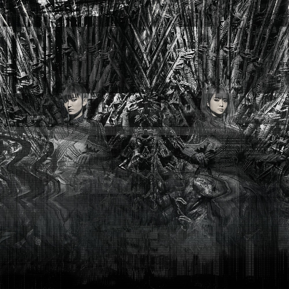 soulbicycle's tweet photo. 二人とも勲章付けているように見えるなｗ
 #BABYMETAL https://t.co/csUEqQHqDr