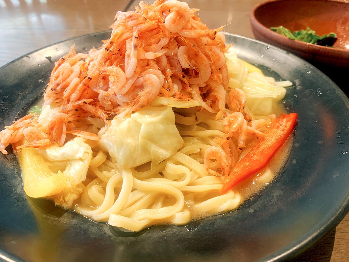 YTatsumi_85's tweet photo. 昨日に引き続き、今日も目黒のいつものお店でランチ🍽
今日は春限定メニューの
桜えびとキャベツの和風パスタ
これも桜えびの盛りがすごい!✨🦐
美味しかったです😋
#目黒ランチ #MEGRODining https://t.co/2uC18qPEao