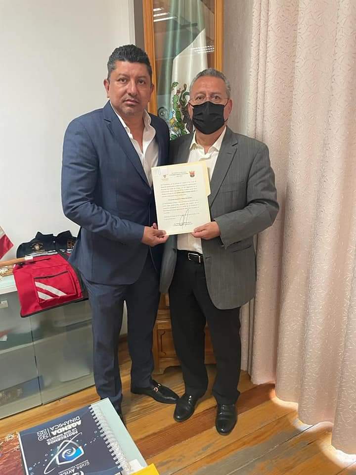 y_dpm's tweet photo. Designan a Reynol Jacinto Robles Sánchez como nuevo Director de Policía Municipal de San Cristóbal de Las Casas. Rindió protesta ante integrantes del Cabildo en sesión extraordinaria la tarde de este jueves. #SCLC 
https://t.co/arhDlha6md https://t.co/tau1KJLQzX
