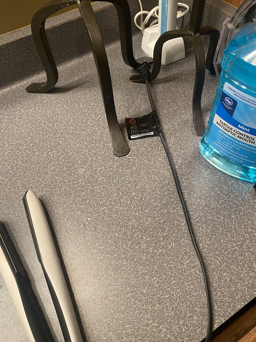 my mom always makes sure to unplug her straighter after she uses it. this helps save money on the electric bill and saves energy! 🤑 #apesenergy <a href="/franklinlorax/">APES Project Lorax</a>