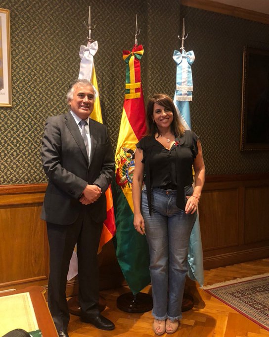 LemurRepublica1's tweet photo. - ¿Qué me pongo para una reunión protocolar con un Embajador?
- No sé Vicky, algo distinguido, elegante, con clase...
- ¡No se diga más! https://t.co/68uwACXKFG