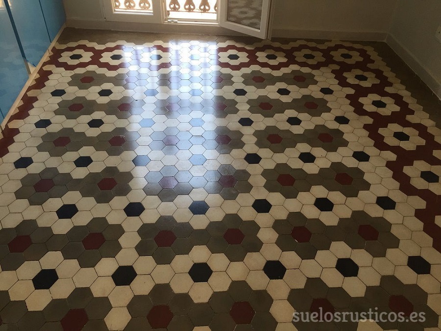 SuelosR's tweet photo. Recuperación suelo hidráulico antiguo. #suelorustico #suelosrusticos #hidraulico #suelohidraulico #mosaicohidraulico #hidraulicos #recuperacion #renovar https://t.co/n5Y0ojcGbt