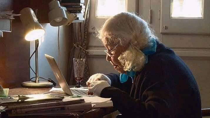 لا يستطيع "رجُل شرقي". أن يواجه امرأة أذكى منه. فما بالكم بالزواج منها !؟

#نوال_السعداوي