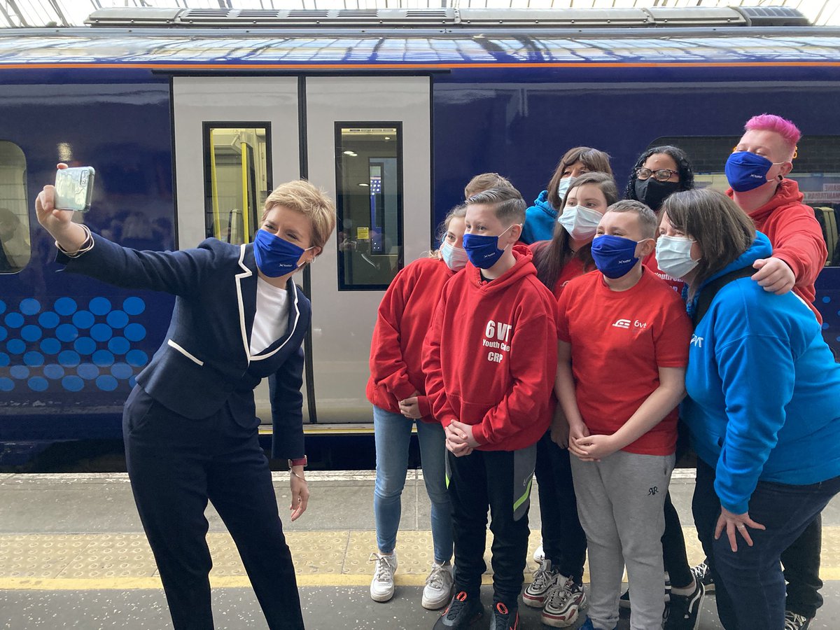 burdzeyeview's tweet photo. @6VTYouthCafe @6vtCrp joined @NicolaSturgeon today at Queen St Station to mark the historic milestone of @ScotRail becoming publicly owned and operated, showing Scotlands railway is  #YourstoUse for the benefit of future generations https://t.co/dmWOMlPV32