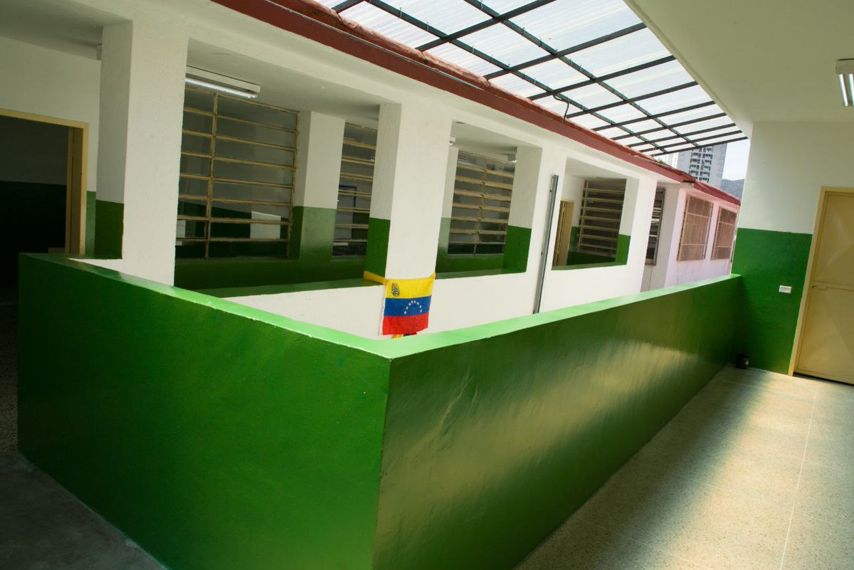 Titomara4's tweet photo. #1Abr||🔴Rehabilitada, la Unidad Educativa Distrital Leoncio Martínez, en la parroquia San Juan. Esta escuela tiene una capacidad para 285 niños y niñas que disfrutan ahora de esta gran transformación.
➡️.@gestionperfecta 
➡️ #DeZurdaTeam 
#Foro3RPuntoNets https://t.co/WdgAhEsK92
