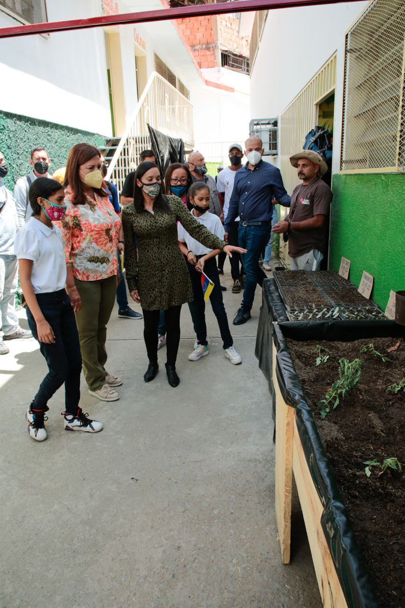Titomara4's tweet photo. #1Abr||🔴Rehabilitada, la Unidad Educativa Distrital Leoncio Martínez, en la parroquia San Juan. Esta escuela tiene una capacidad para 285 niños y niñas que disfrutan ahora de esta gran transformación.
➡️.@gestionperfecta 
➡️ #DeZurdaTeam 
#Foro3RPuntoNets https://t.co/WdgAhEsK92