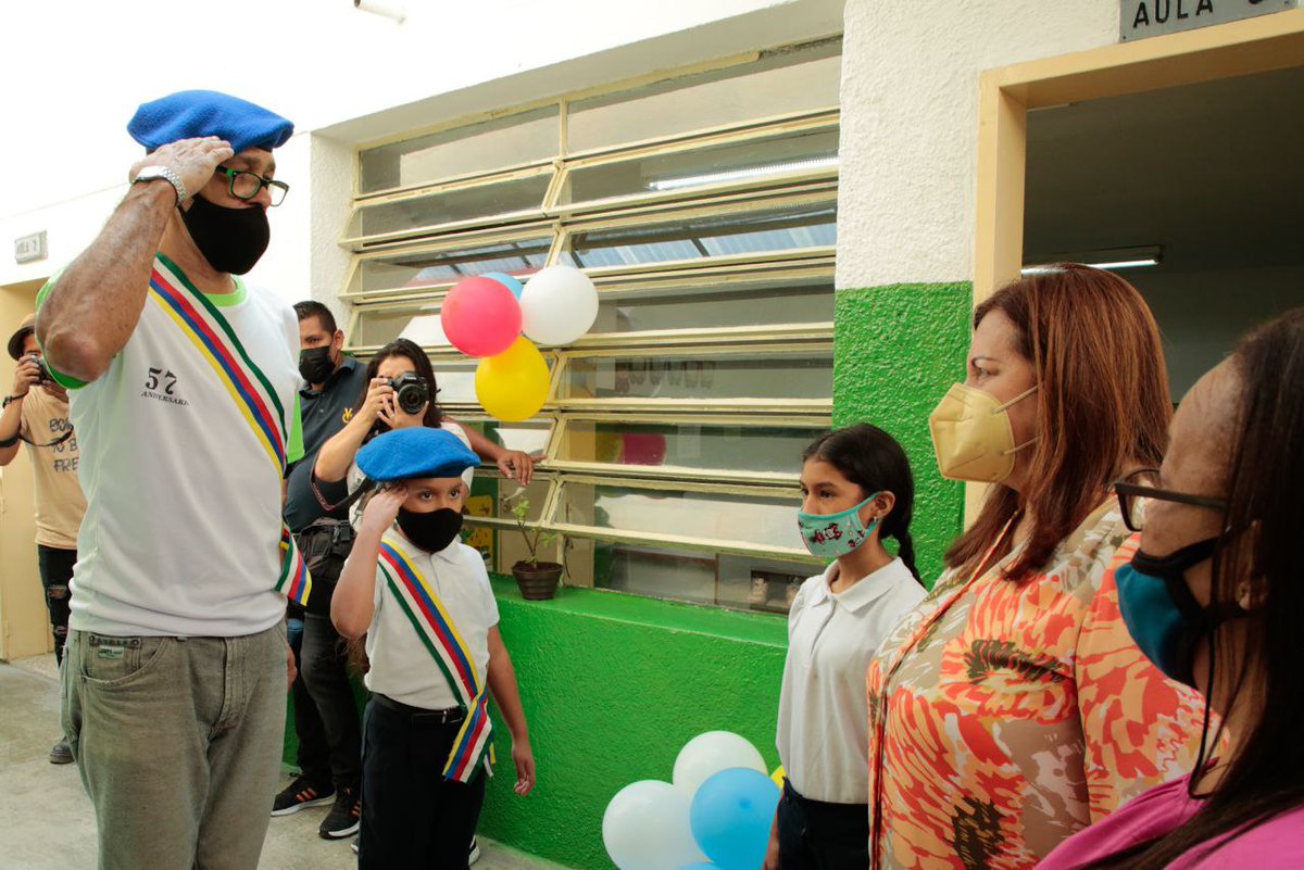 Titomara4's tweet photo. #1Abr||🔴Rehabilitada, la Unidad Educativa Distrital Leoncio Martínez, en la parroquia San Juan. Esta escuela tiene una capacidad para 285 niños y niñas que disfrutan ahora de esta gran transformación.
➡️.@gestionperfecta 
➡️ #DeZurdaTeam 
#Foro3RPuntoNets https://t.co/WdgAhEsK92
