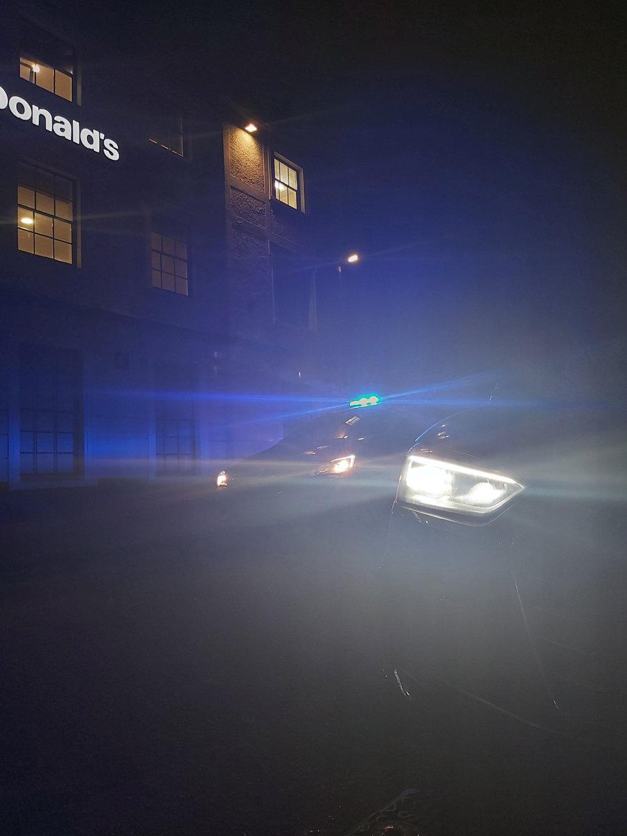 KentPolice7oaks's tweet photo. With help from @KentPoliceRoads @KPTacOps, @NPASSouthEast, #FCR &amp; #FIM the car is stopped in #Greenhithe with #2In for Burglary. As a crowd gathered to watch, further wanted persons are seen &amp; another #2In makes #4In for serious matters on 3 force areas ^JP 2/2 #MakingKentSafer https://t.co/7JsA0VVj0d