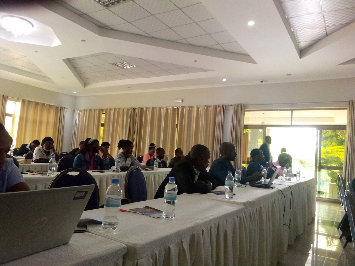 rdi_org's tweet photo. Now , we are in consultative meeting organized @FAORwanda on creating youth-centered employment in selected Horticulture value chain in Rwanda  @ryaf_agribiz @RwandaAgri @RwandaAgriBoard @RwandAgriExport @YouthCultureRW https://t.co/PM3gQfbXEU