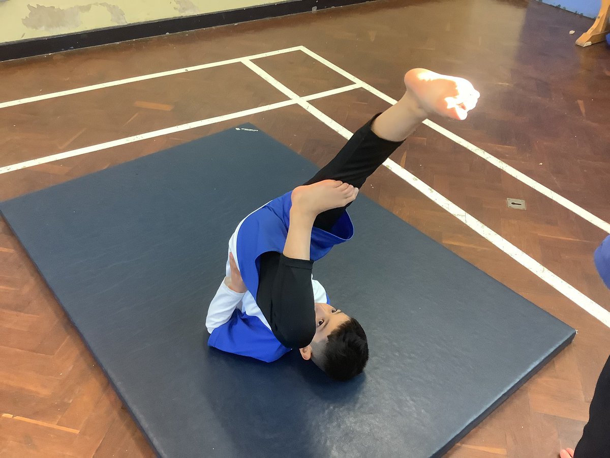 MissDuffyYear45's tweet photo. We loved exploring inverted movements today in PE😁#pestannes https://t.co/qeT1LdpfWC