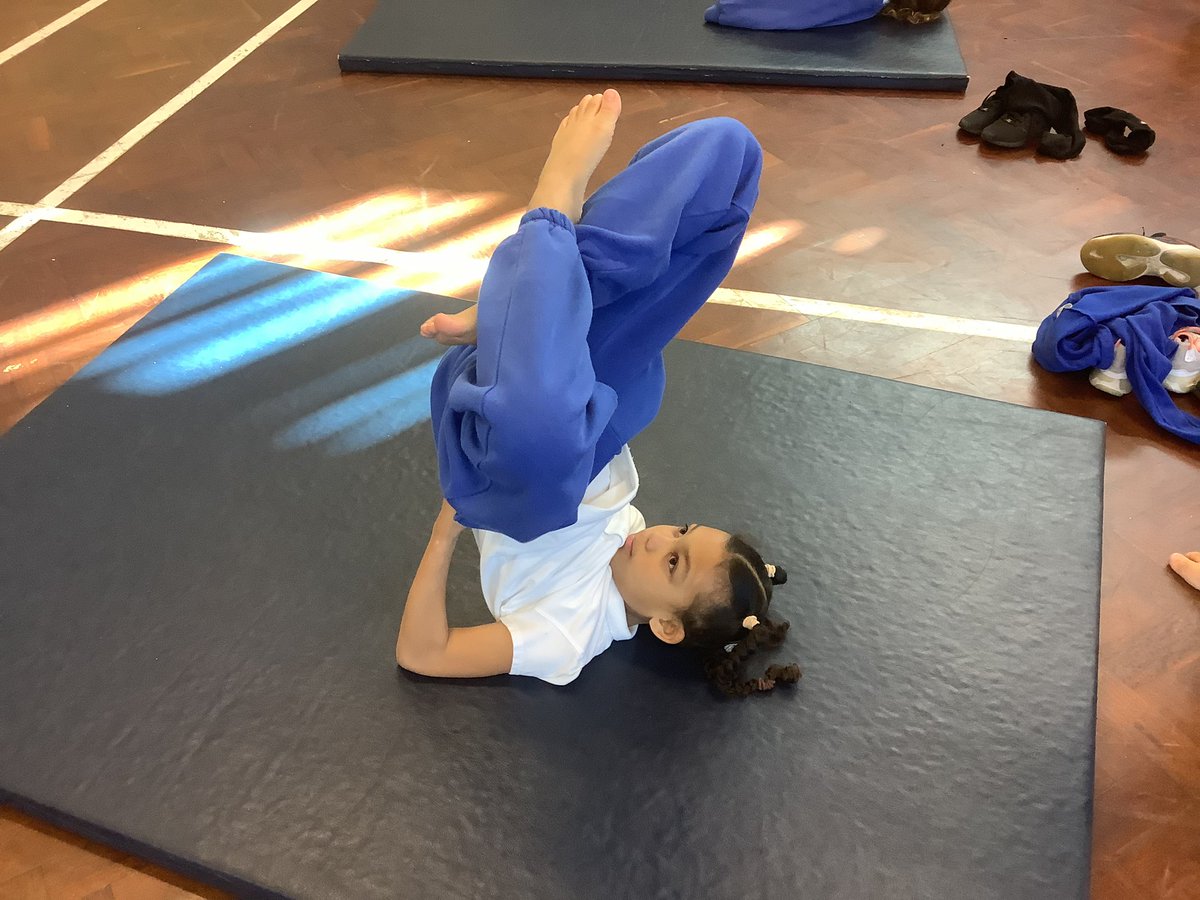 MissDuffyYear45's tweet photo. We loved exploring inverted movements today in PE😁#pestannes https://t.co/qeT1LdpfWC