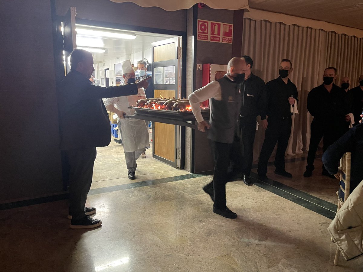 La8Leon's tweet photo. 3ª Jornadas del Cochinillo Segoviano en León 

@RteJoseMaria 
@PagoCarraovejas 

‼️UN ÉXITO‼️

gracias 
#hosteleon https://t.co/9vyL4uNzmY