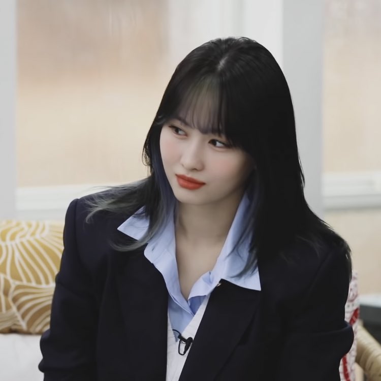 momo in suit is so beautiful #MOMO #모모