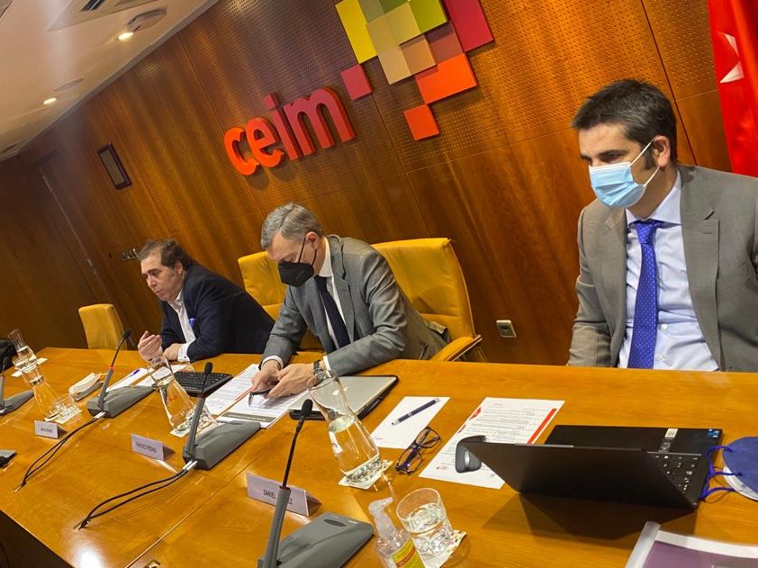 _CEIM_'s tweet photo. #WebinarCEIM💻| Durante la sesión se han expuesto los principales cambios de la normativa concursal y se ha explicado el procedimiento específico para pymes.
📌 Será aprobada en 2022 y su espíritu es contribuir a la viabilidad de las empresas que sufran problemas de solvencia. https://t.co/RO0CY4Y5vg