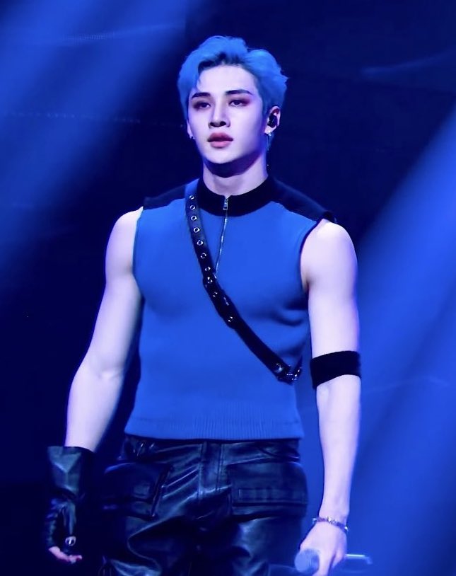 thestorykids's tweet photo. -tsk gimana kalo bangchan tiktok-an pake outfit ini? @Stray_Kids 

https://t.co/qLsIDU6Ore