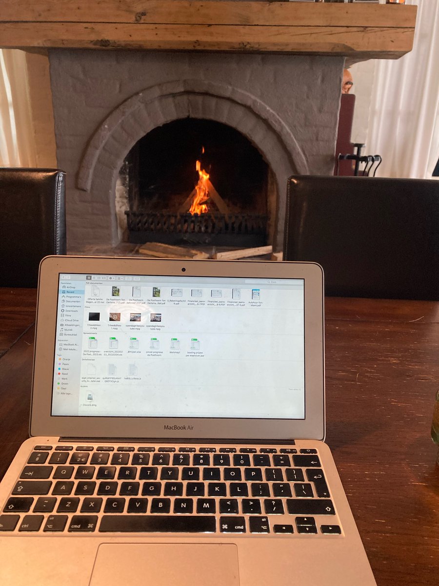TonOerlemans's tweet photo. Lekker werken bij de openhaard. Ben je het thuis voort beu kom dan lekker #flexwerken #tavernedeposthoorn #oisterwijk #wandelenenwerken #restaurant https://t.co/Vwk4r3eGAW