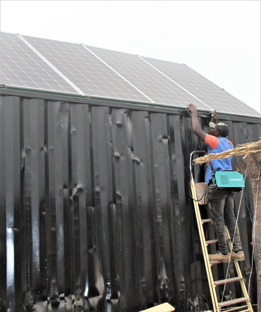 CasaBio2's tweet photo. 💡Autosuffisant en énergie grâce à l’installation de #panneauxsolaires, non polluant, construit avec des matériels locaux et durables, avec un système de #compostage et #recyclage, CasaBio veut être un exemple pour le développement #écodurable du Sénégal.
#objectif7 #Agenda2030 https://t.co/gge0YC0GdT
