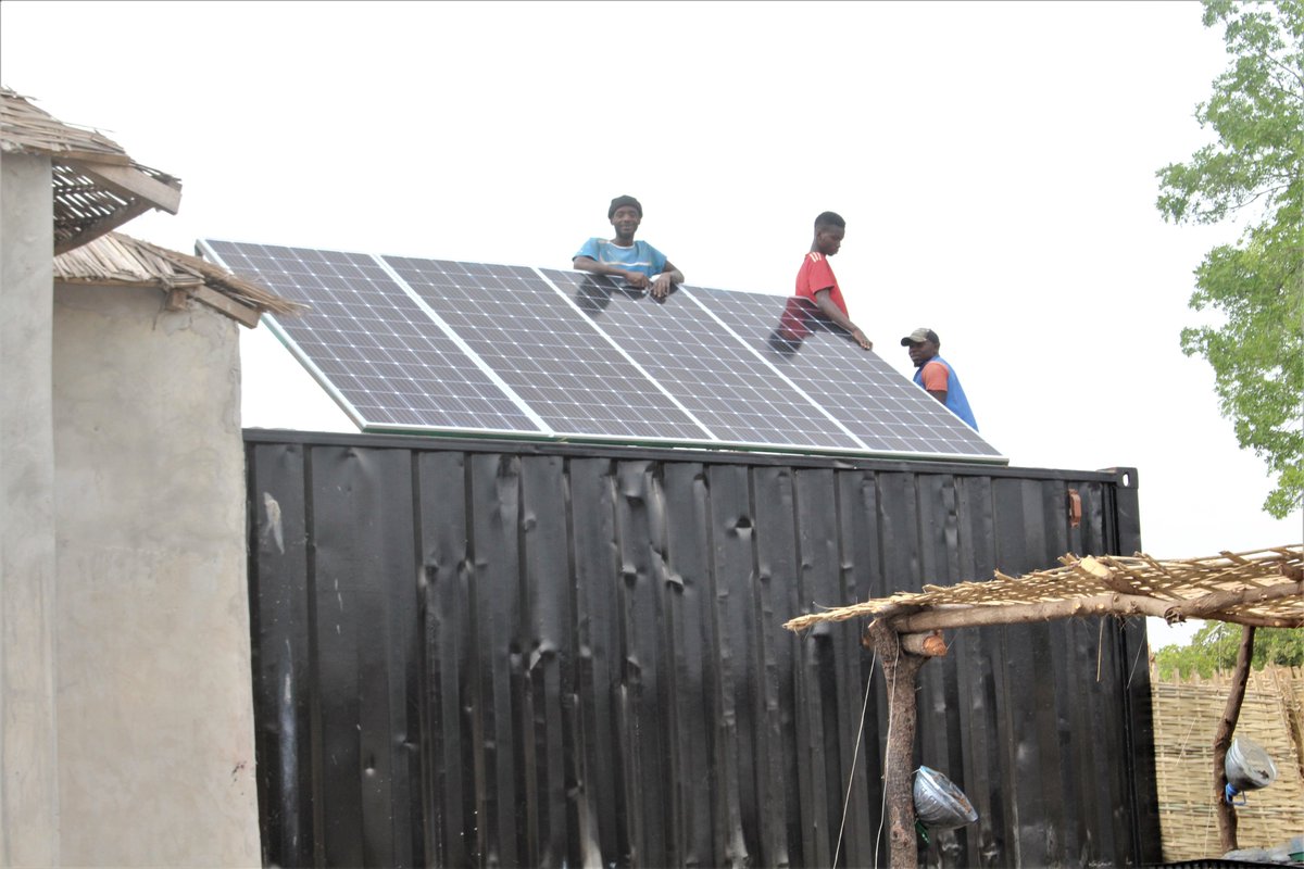 CasaBio2's tweet photo. 💡Autosuffisant en énergie grâce à l’installation de #panneauxsolaires, non polluant, construit avec des matériels locaux et durables, avec un système de #compostage et #recyclage, CasaBio veut être un exemple pour le développement #écodurable du Sénégal.
#objectif7 #Agenda2030 https://t.co/gge0YC0GdT