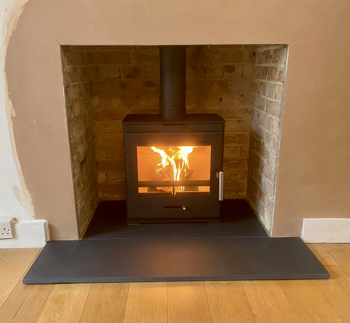 CottageStoves's tweet photo. Another cold night ahead - who'd have thought it!

These customers can light their new stoves and keep warm tonight 🔥🔥

Pevex Bohemia X40 Cube fitted on a custom cut slate hearth, installed in Whitchurch 

Stovax Stockton 3, installed in Beenham https://t.co/94e4Z7QVFE