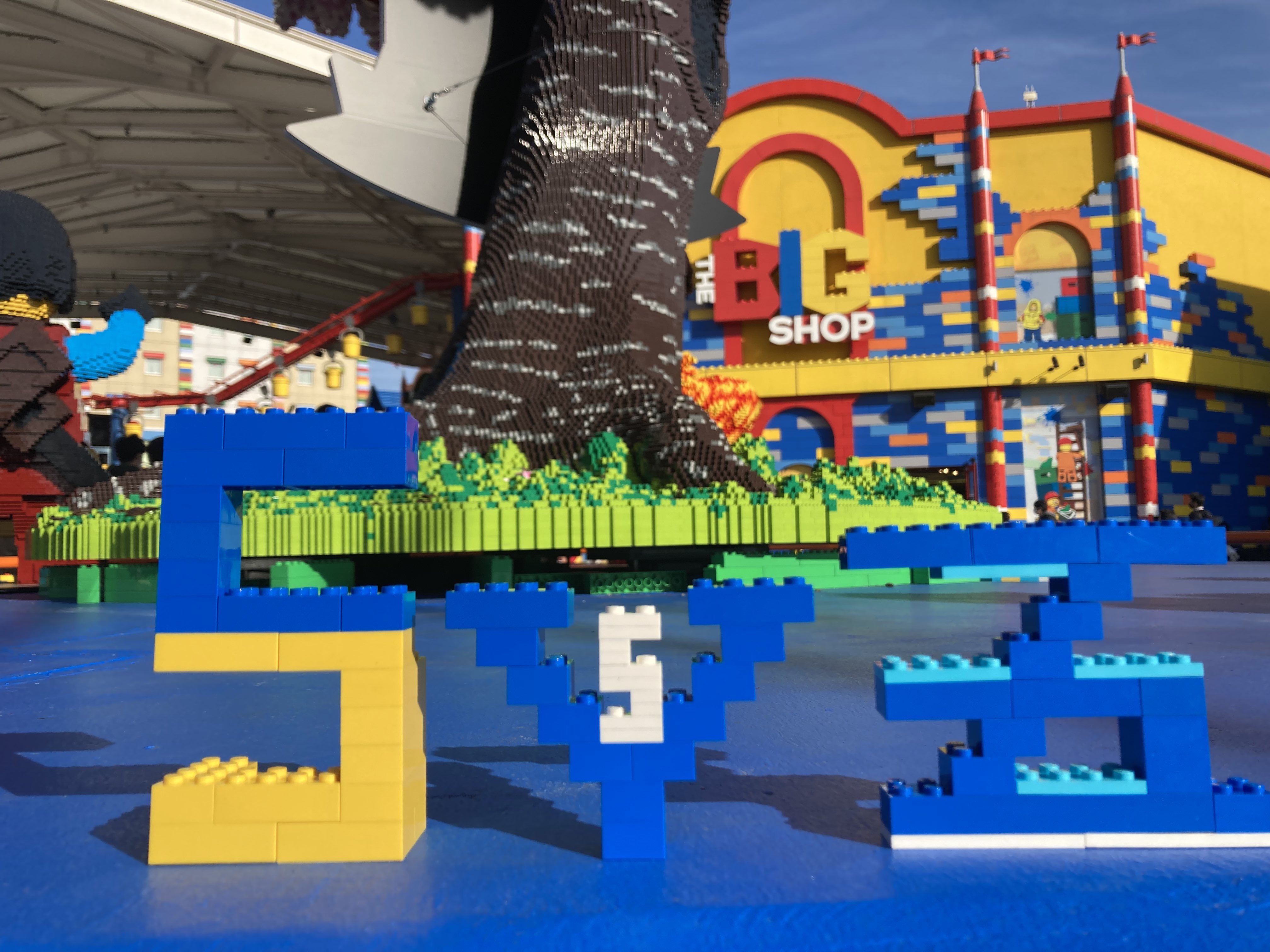 公式 レゴランド ジャパン リゾート Legoland Japan Resort 今日は レゴランド の5歳の誕生日 いつも応援いただき ありがとうございます みなさんのレゴランドでの思い出をリプライで教えてください これからもスタッフ一同 皆さまのご来場