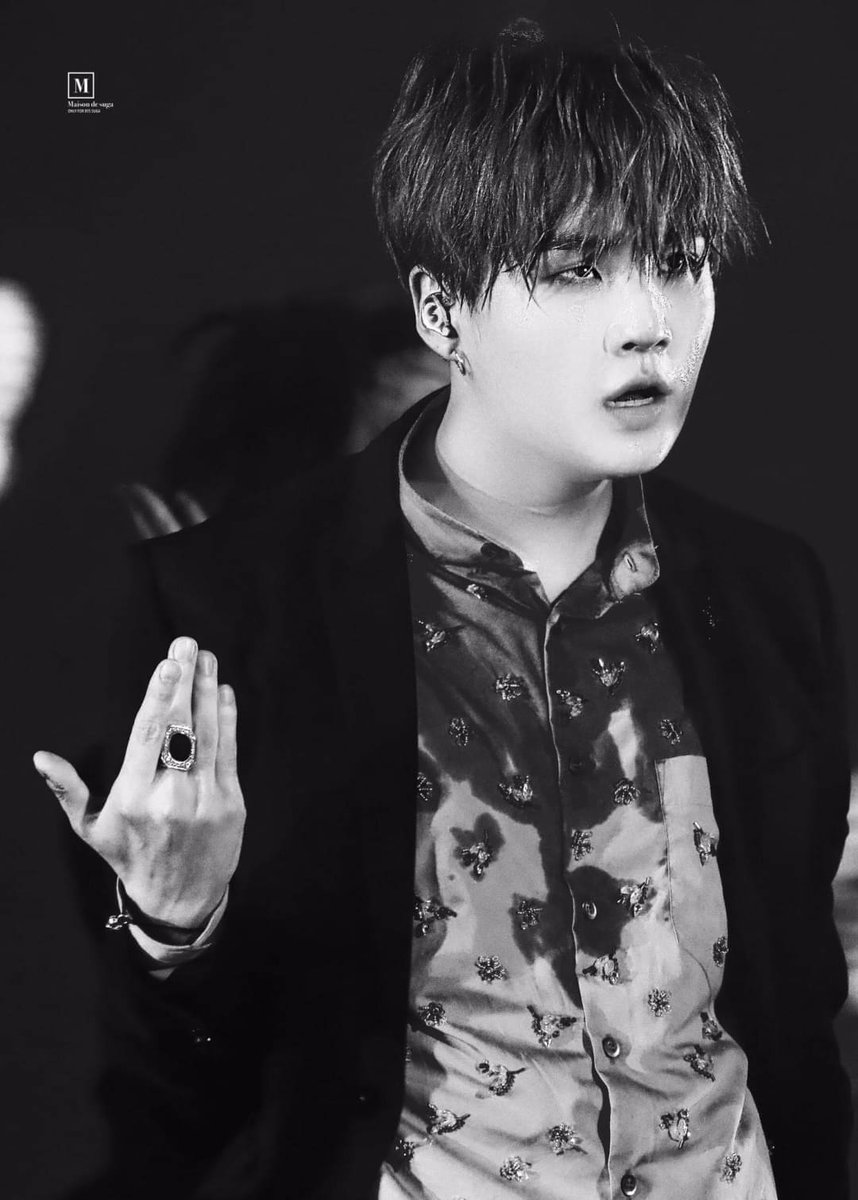【美品】BTS SUGA ユンギ 白黒 マスターフォトブック マスタニム 写真集 ̣̩⋆🦋sachi*ᴼᵀ7̶。*̣̩⋆̩【slow】 on X: