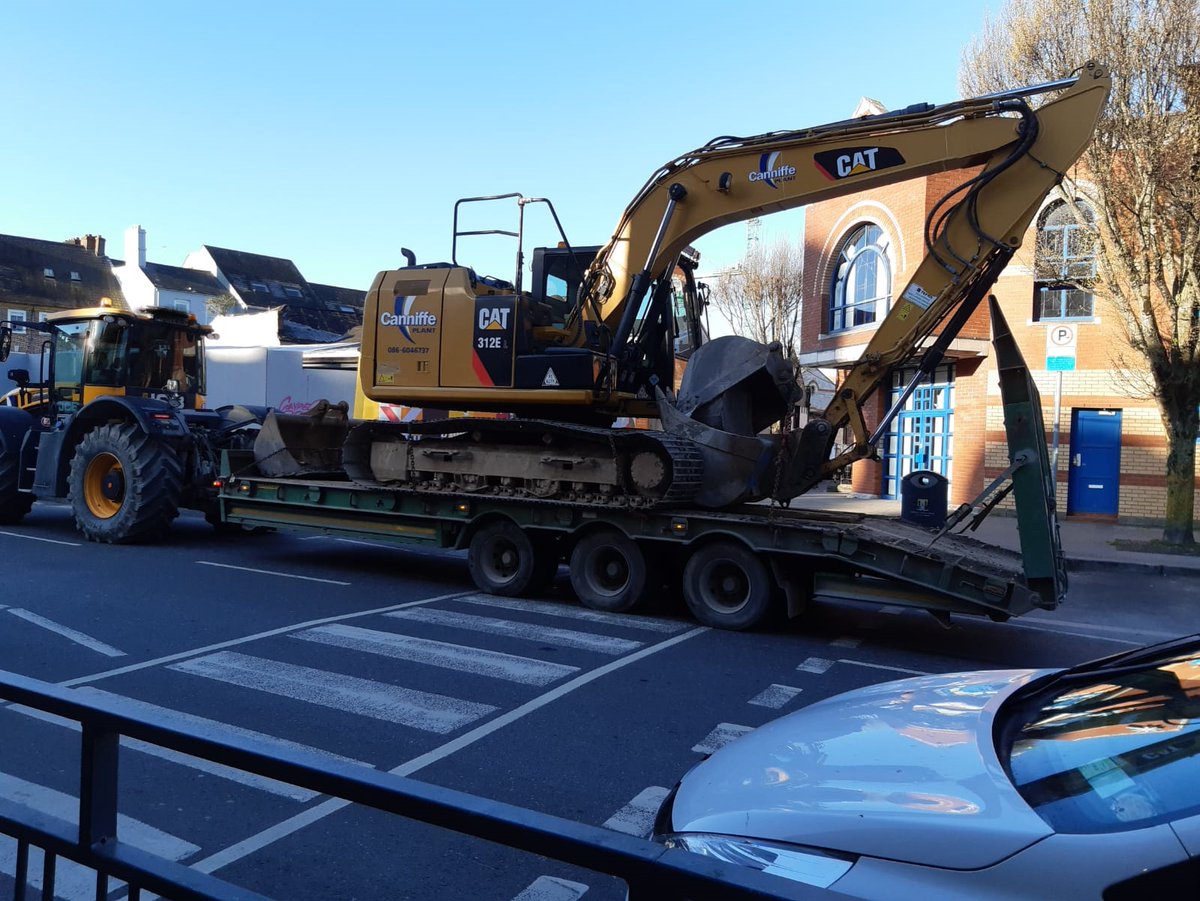 Statotwo's tweet photo. @oconnellbrian @TodaywithClaire Passed that dangerous crossing in Cork this morning, witnessed 2 near miss situations in 5 mins. This digger blocked the crossing for most of the time i was there. https://t.co/yTmiNFszCt