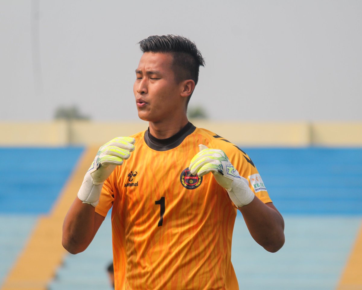 mumbaikenkrefc's tweet photo. Warm-up ✅
Kick-off 🔜

#GoKenkre #SDECKEN
#AaplaKenkre #HeroILeague https://t.co/rvODpTttCI