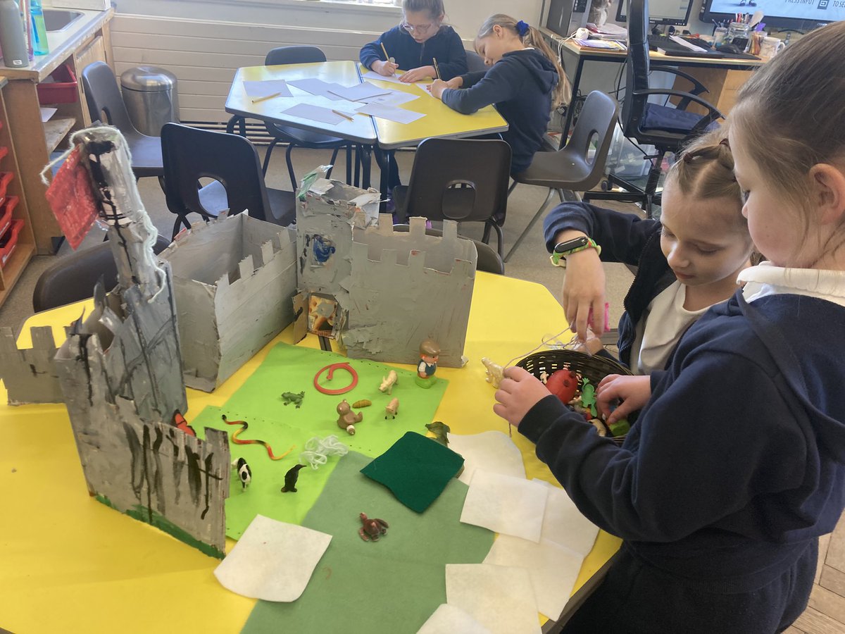 SullyPS's tweet photo. Small world play is more creative in #SPSyear2 if we make the resources ourselves! Lovely open ended imaginative play this morning. #SPSLLC #SPScreative #SPSresourceful https://t.co/yHTyvxgYMN