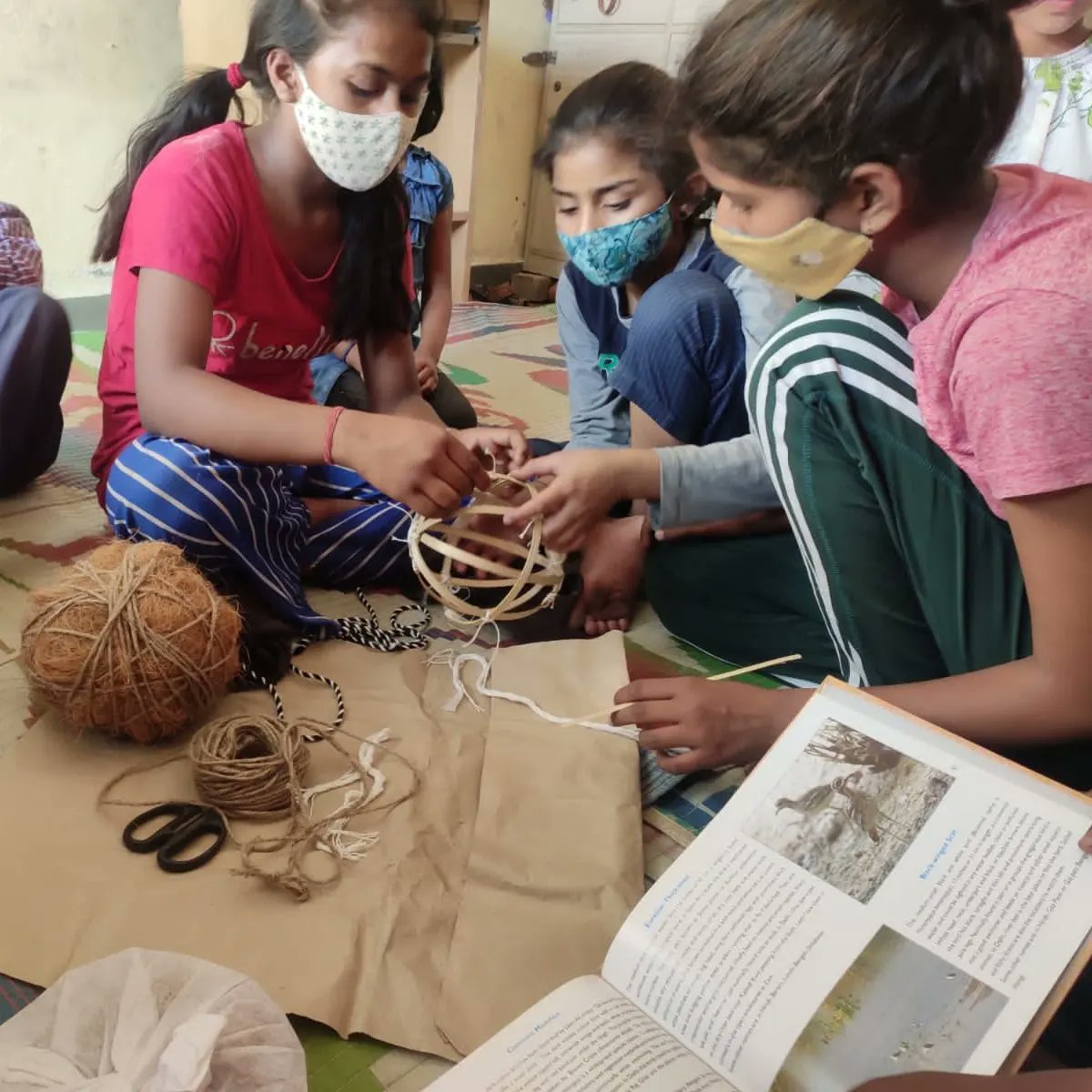 HCL_Foundation's tweet photo. #HCLFoundation under #HCLHarit  with @ecorootsfoundtn conducted nest making workshops for 270 students including teachers in Gurukuls in Noida. They learned #birdnestmaking &amp; the importance of balanced ecosystem from  #NestManofIndia Mr. Rakesh Khatri. #EnvironmentEducation https://t.co/YHB76TV1c6