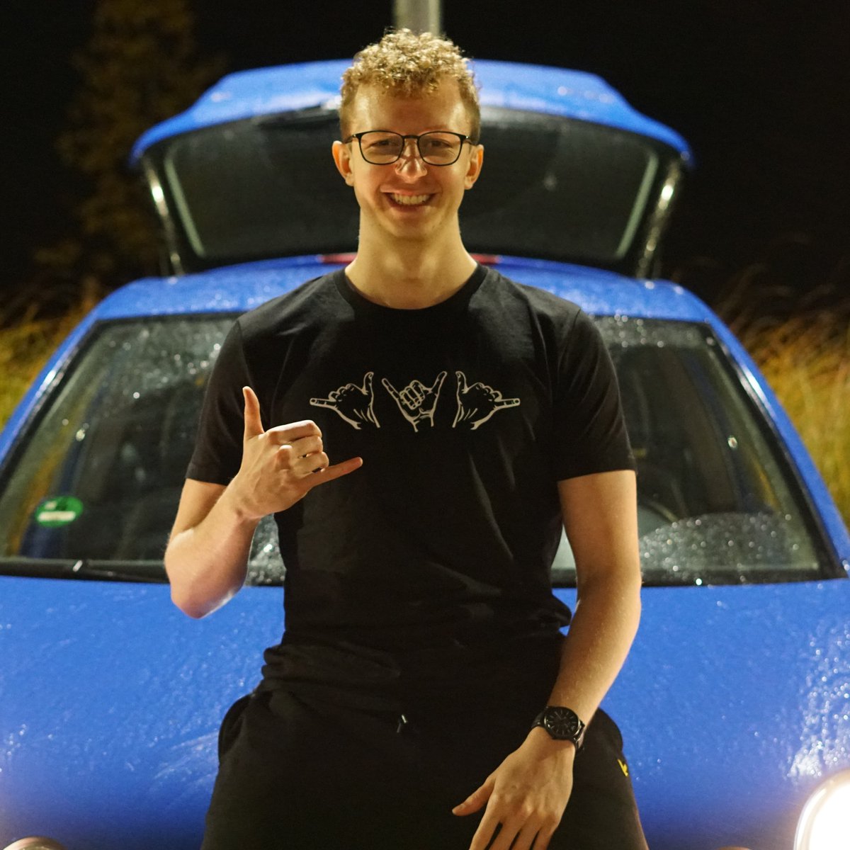 ferchandise1's tweet photo. Restposten Alert! Wer die Vorbestellphase von @Autophil_lol kann sich JETZT eventuell noch Merch sichern. Es sind aber nur wenige Teile noch da. Schnell Fingerchen aufwärmen und ran da:
https://t.co/ph39YLjEJp https://t.co/OIgI53cs5E