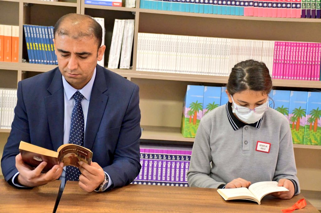 İlçe Millî Eğitim Müdürümüz Sn. Erdal KILINÇ, kütüphaneler haftası etkinlikleri kapsamında, 
📍Küçükkızılhisar Ortaokulu kütüphane açılışına katılarak idareci, öğretmen ve öğrencilerimizle bir araya geldi.

<a href="/tahirshn_mia/">Tahir Şahin</a> <a href="/yasintepe/">Yasin TEPE</a> <a href="/erdalkilinc27/">Dr.Erdal KILINÇ</a>